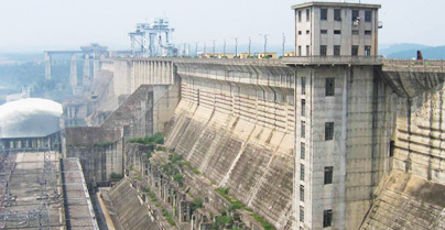 修建骨料冷却、探凿冻土